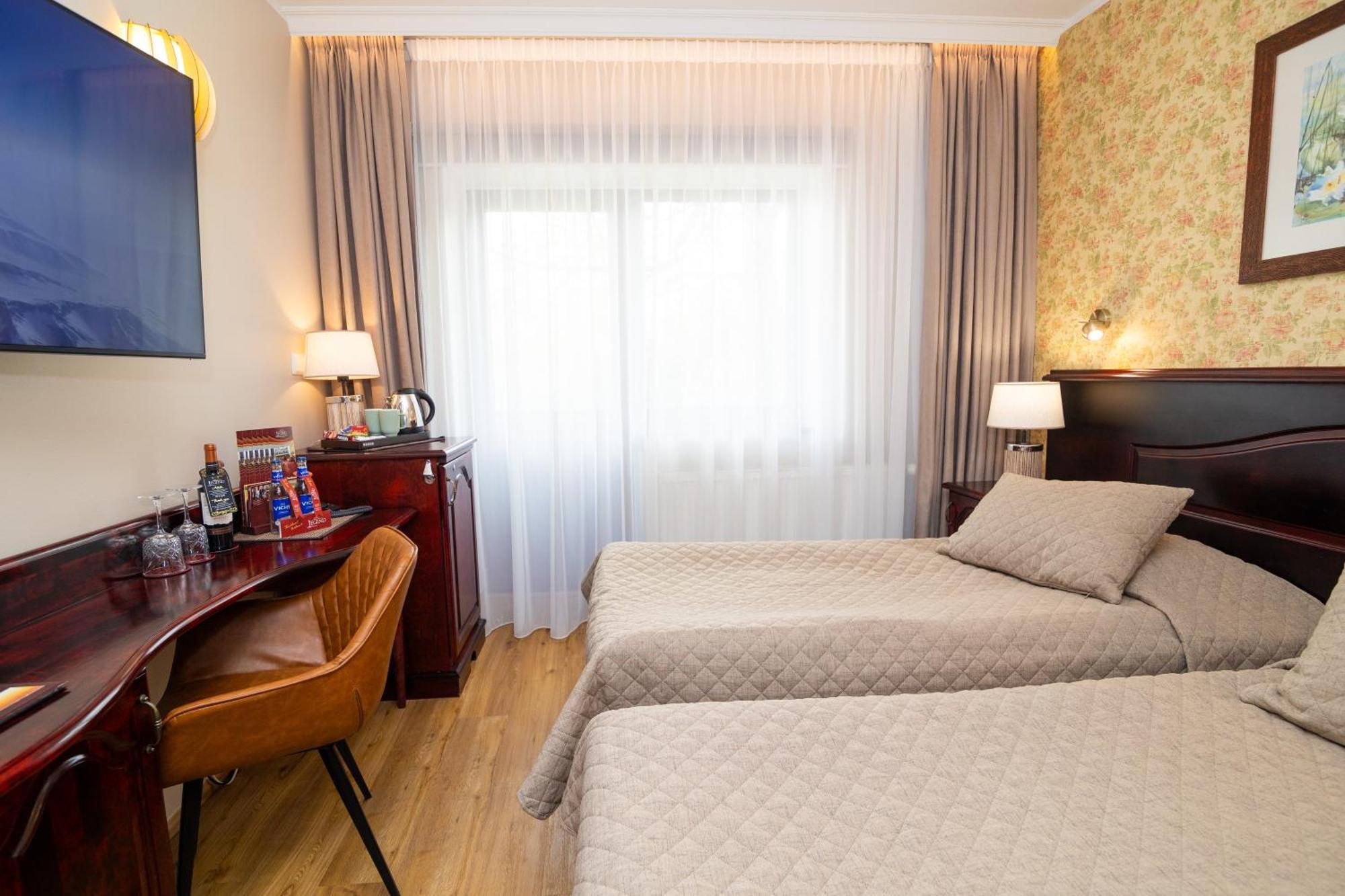פארנו Hotel Legend מראה חיצוני תמונה