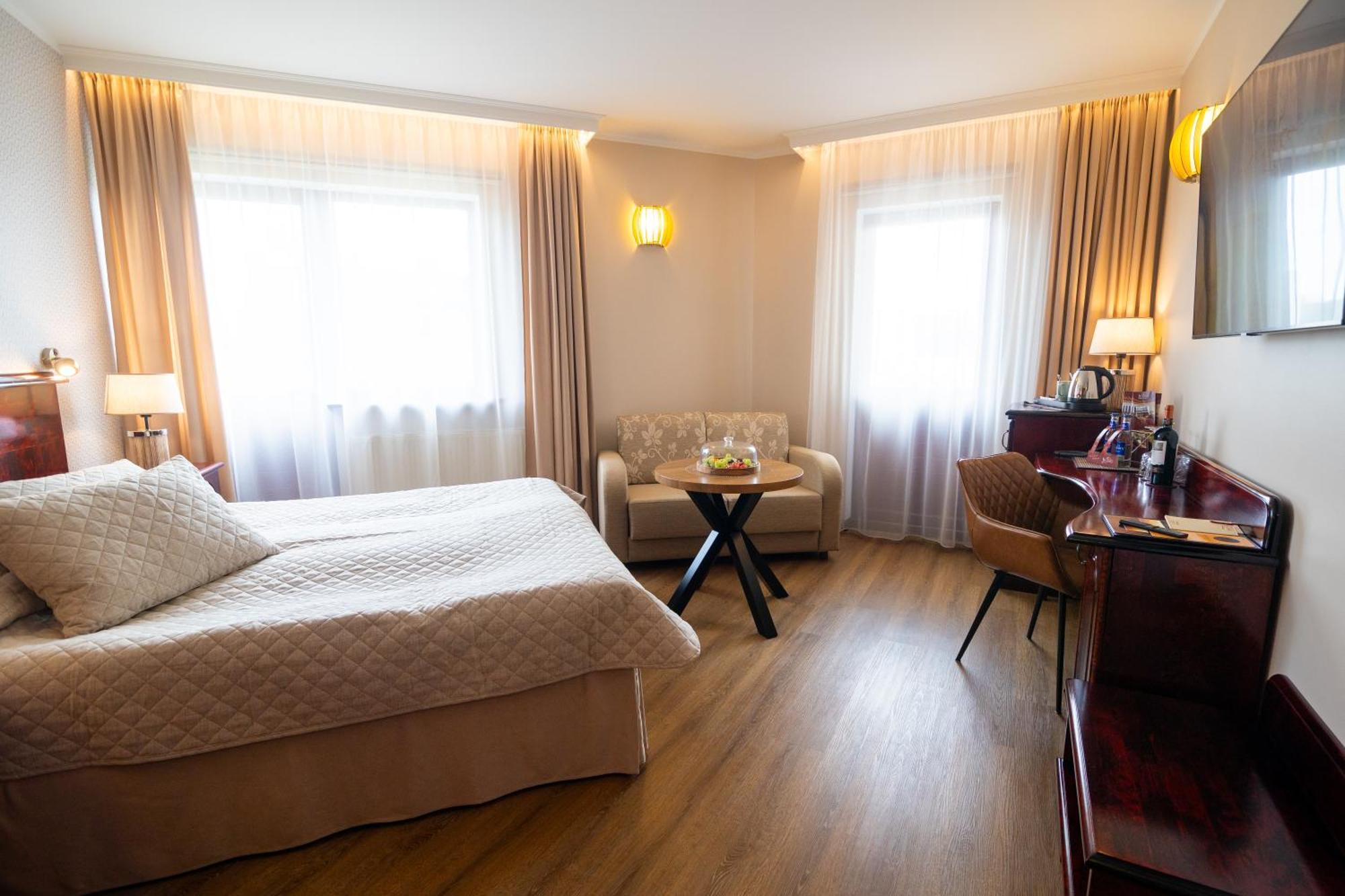 פארנו Hotel Legend מראה חיצוני תמונה