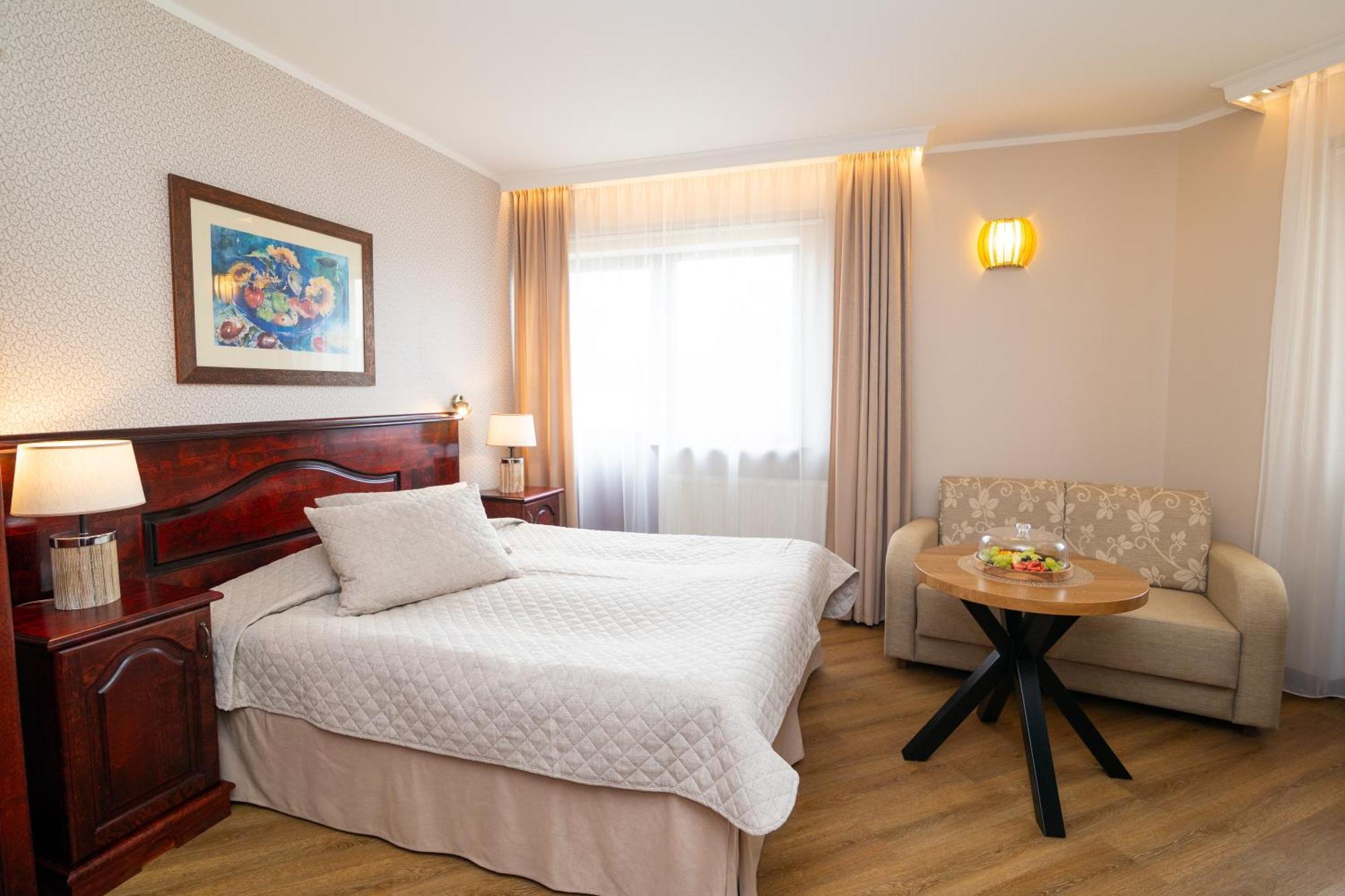 פארנו Hotel Legend מראה חיצוני תמונה
