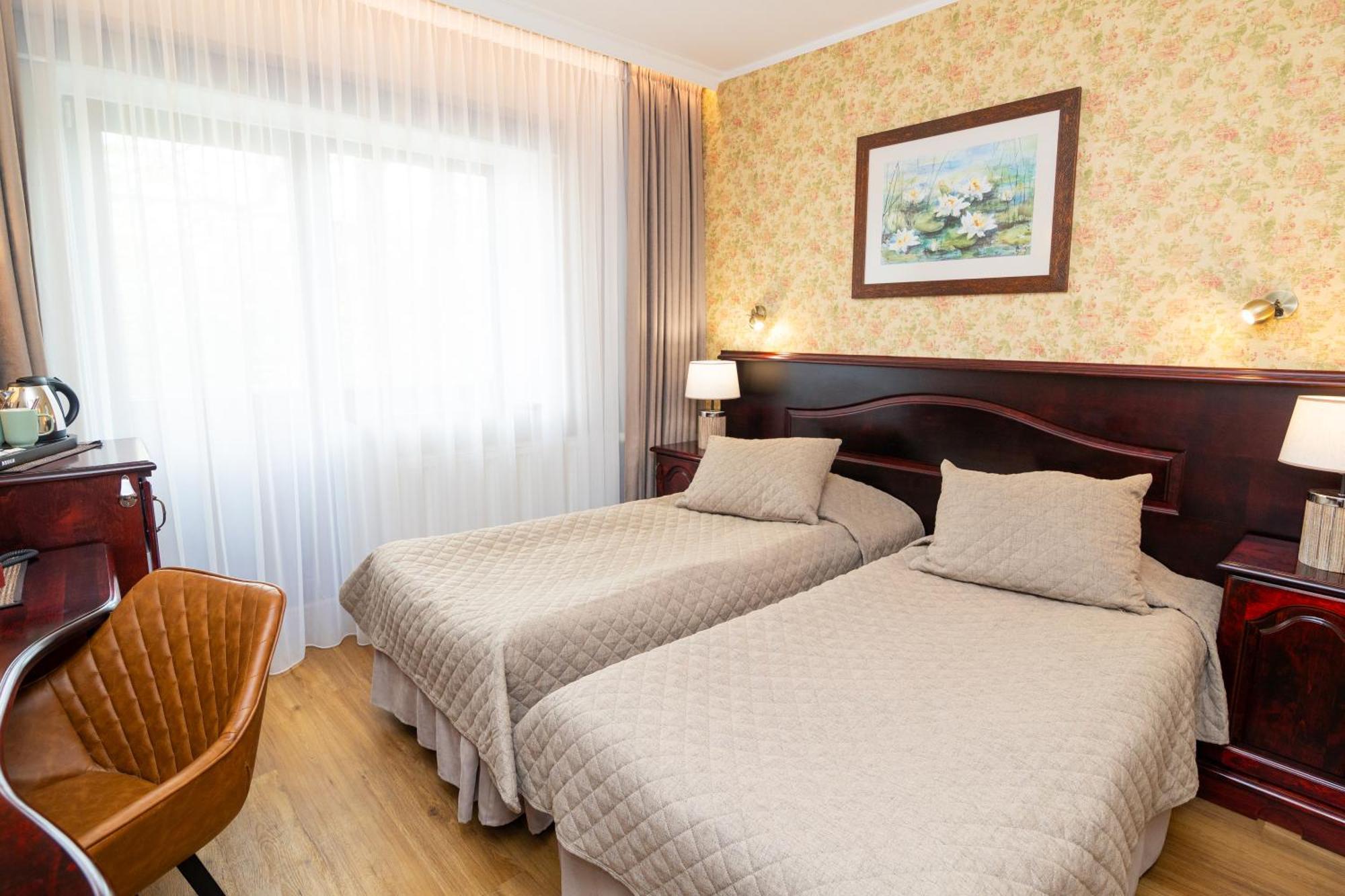 פארנו Hotel Legend מראה חיצוני תמונה