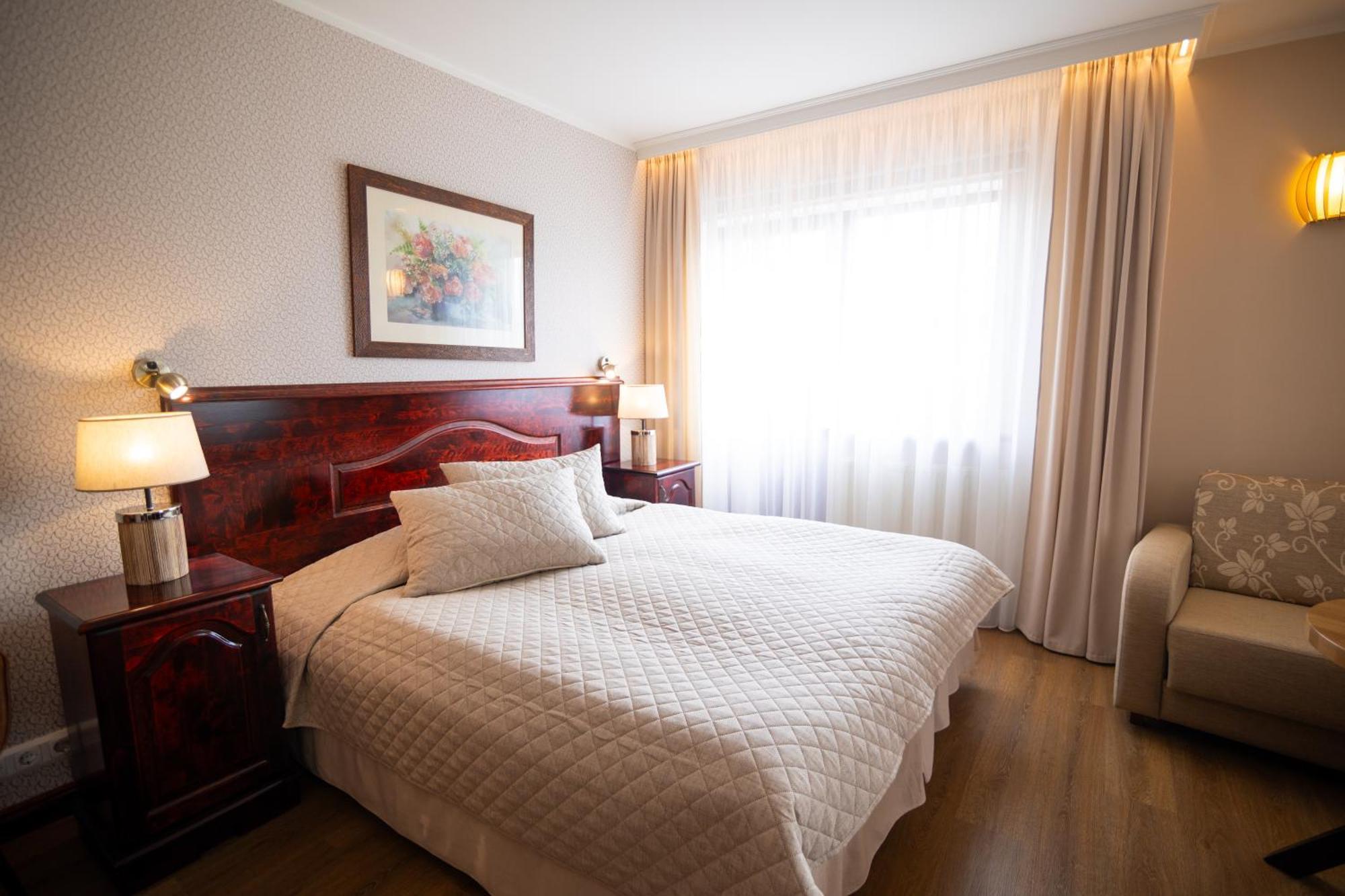 פארנו Hotel Legend מראה חיצוני תמונה