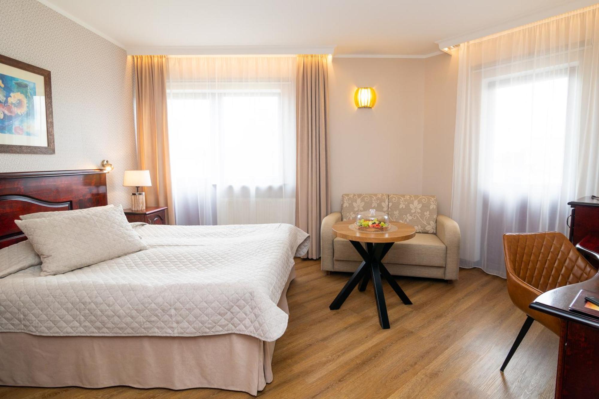 פארנו Hotel Legend מראה חיצוני תמונה