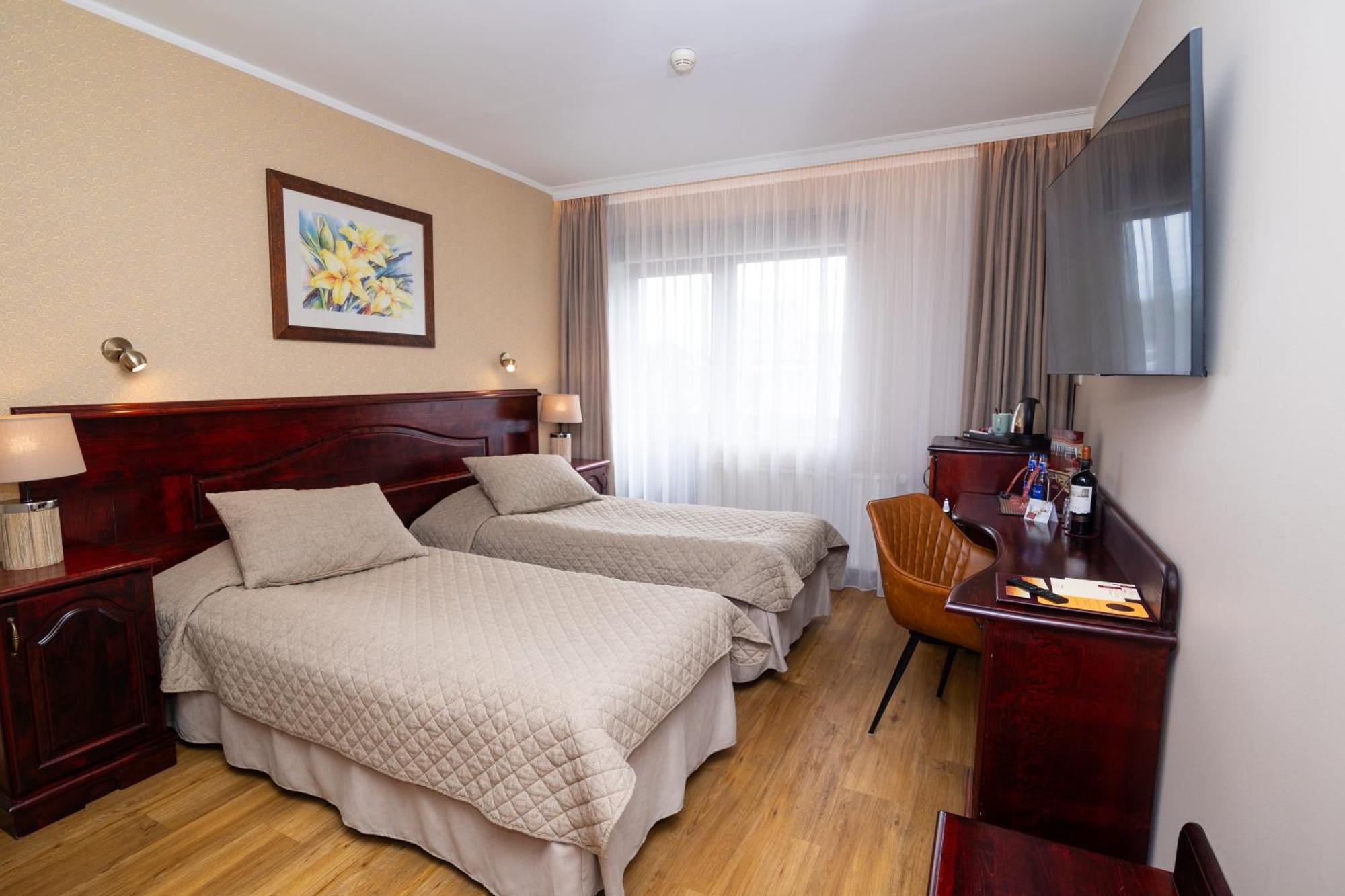פארנו Hotel Legend מראה חיצוני תמונה