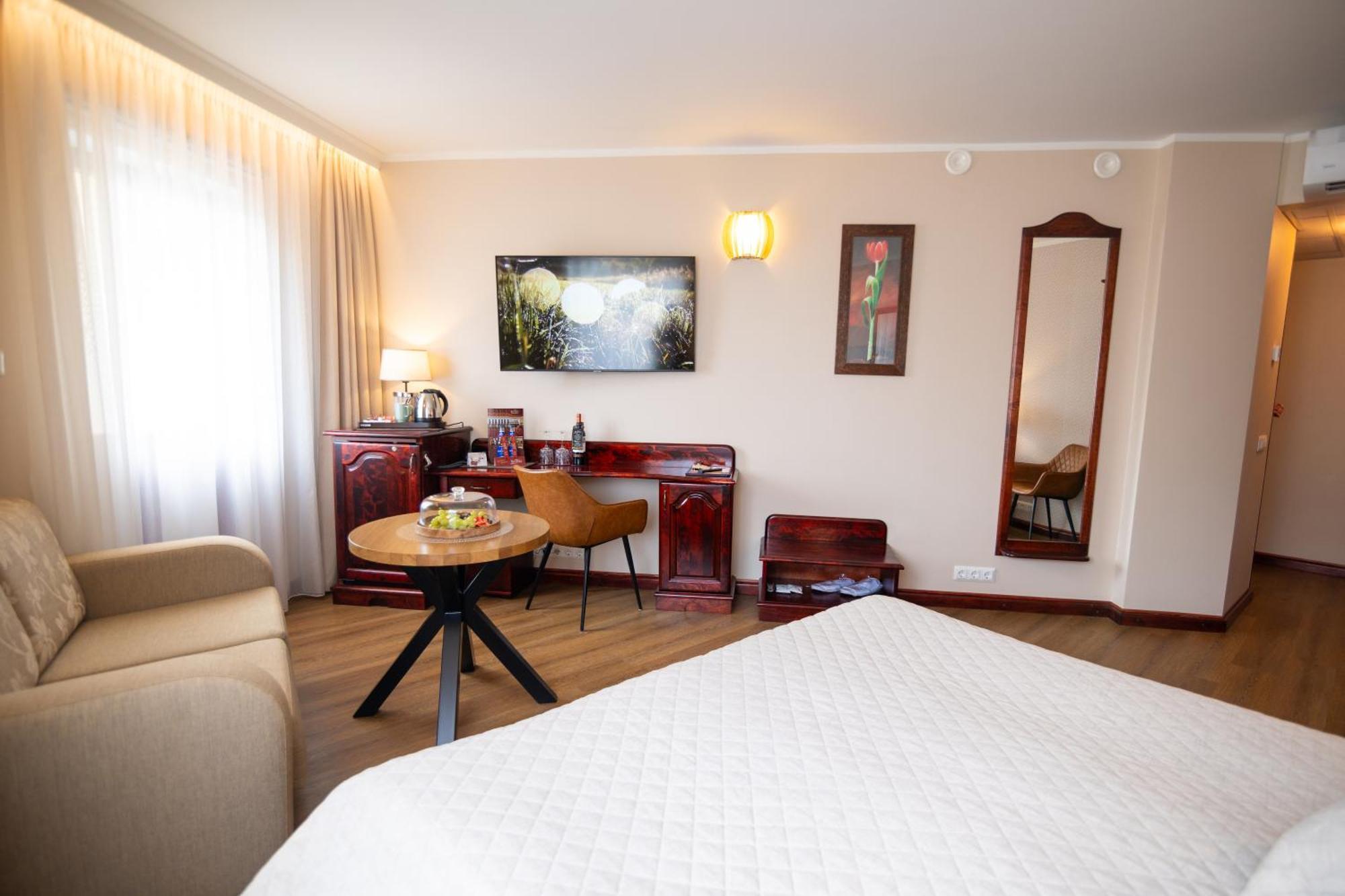 פארנו Hotel Legend מראה חיצוני תמונה
