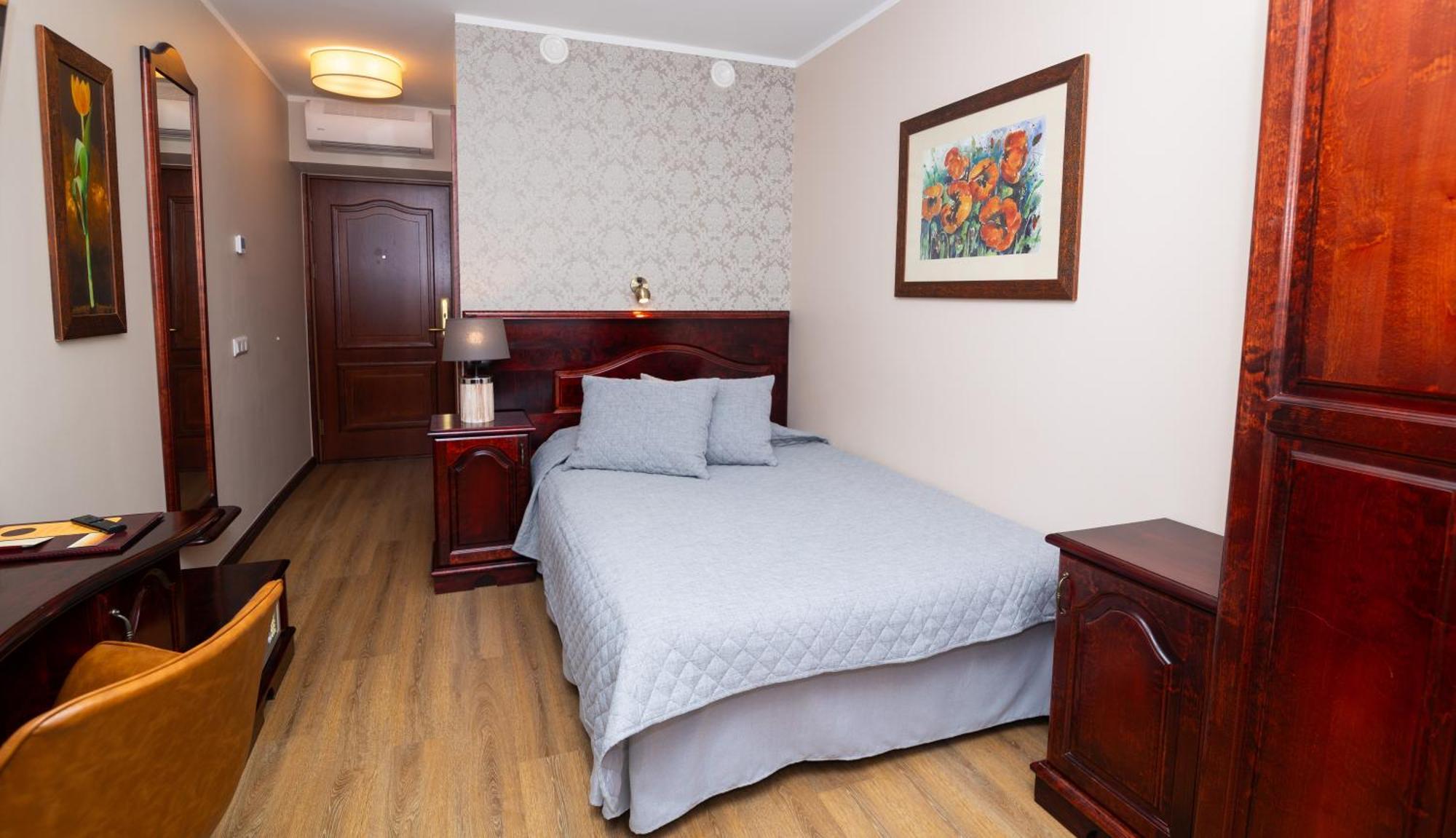 פארנו Hotel Legend מראה חיצוני תמונה