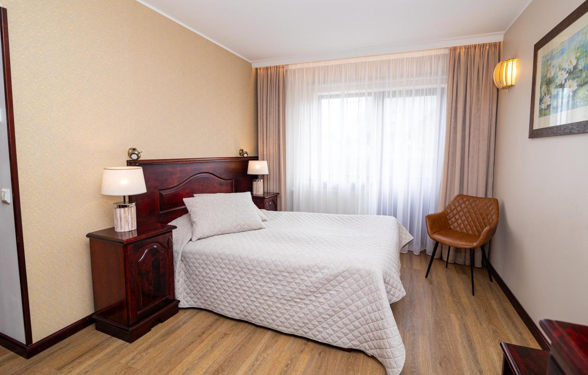 פארנו Hotel Legend מראה חיצוני תמונה