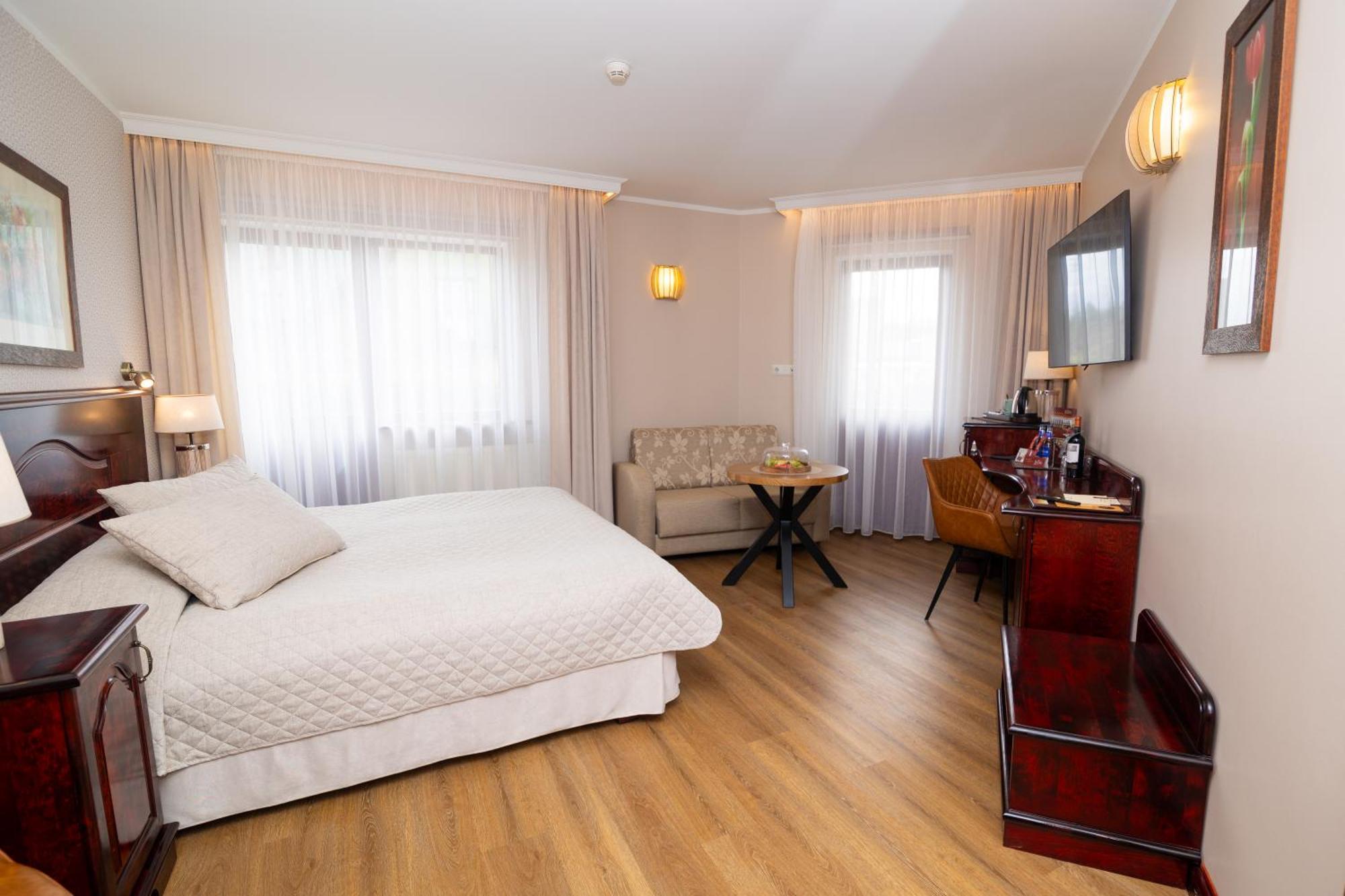 פארנו Hotel Legend מראה חיצוני תמונה
