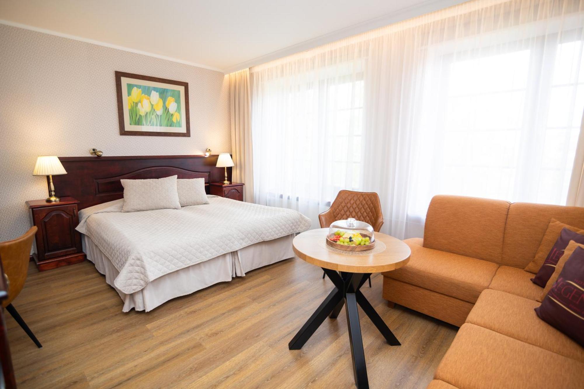 פארנו Hotel Legend מראה חיצוני תמונה
