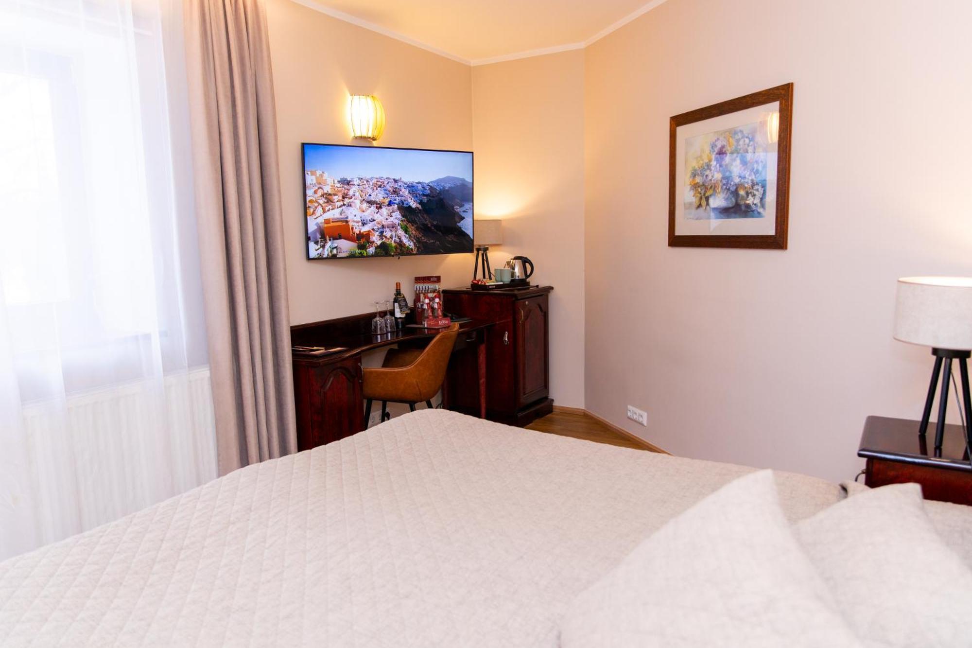 פארנו Hotel Legend מראה חיצוני תמונה