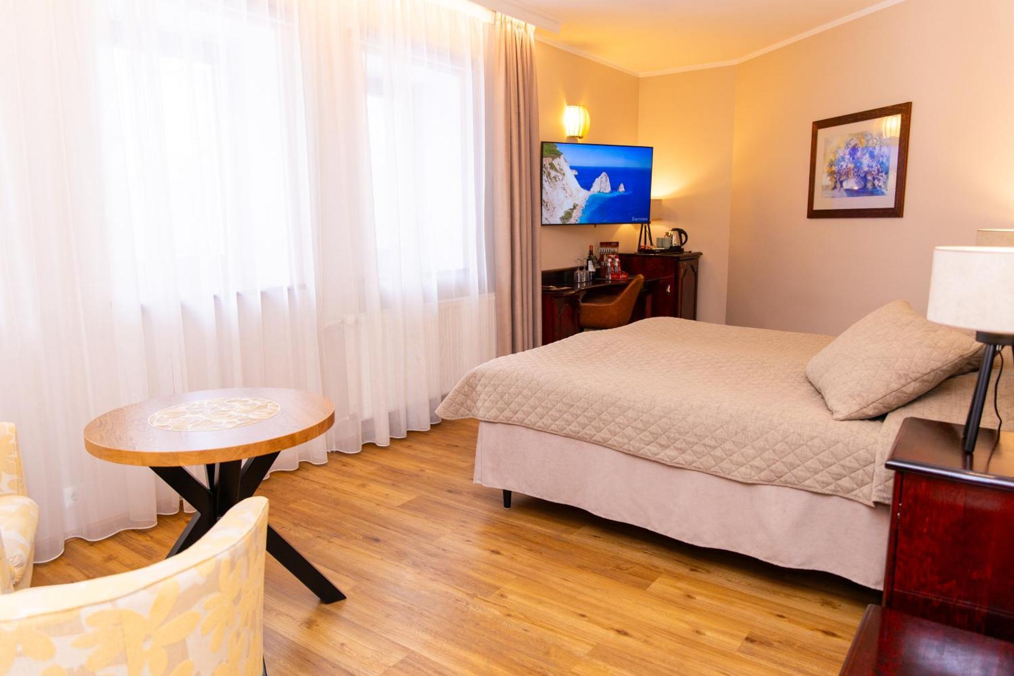 פארנו Hotel Legend מראה חיצוני תמונה