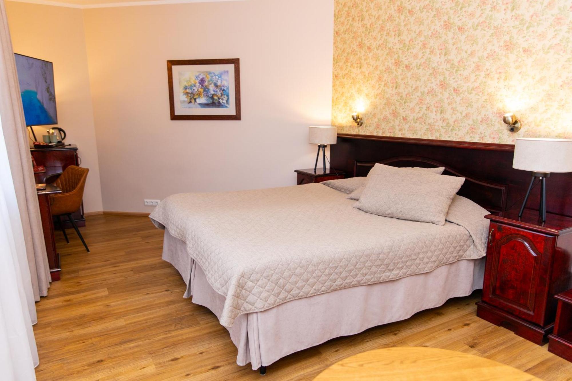 פארנו Hotel Legend מראה חיצוני תמונה