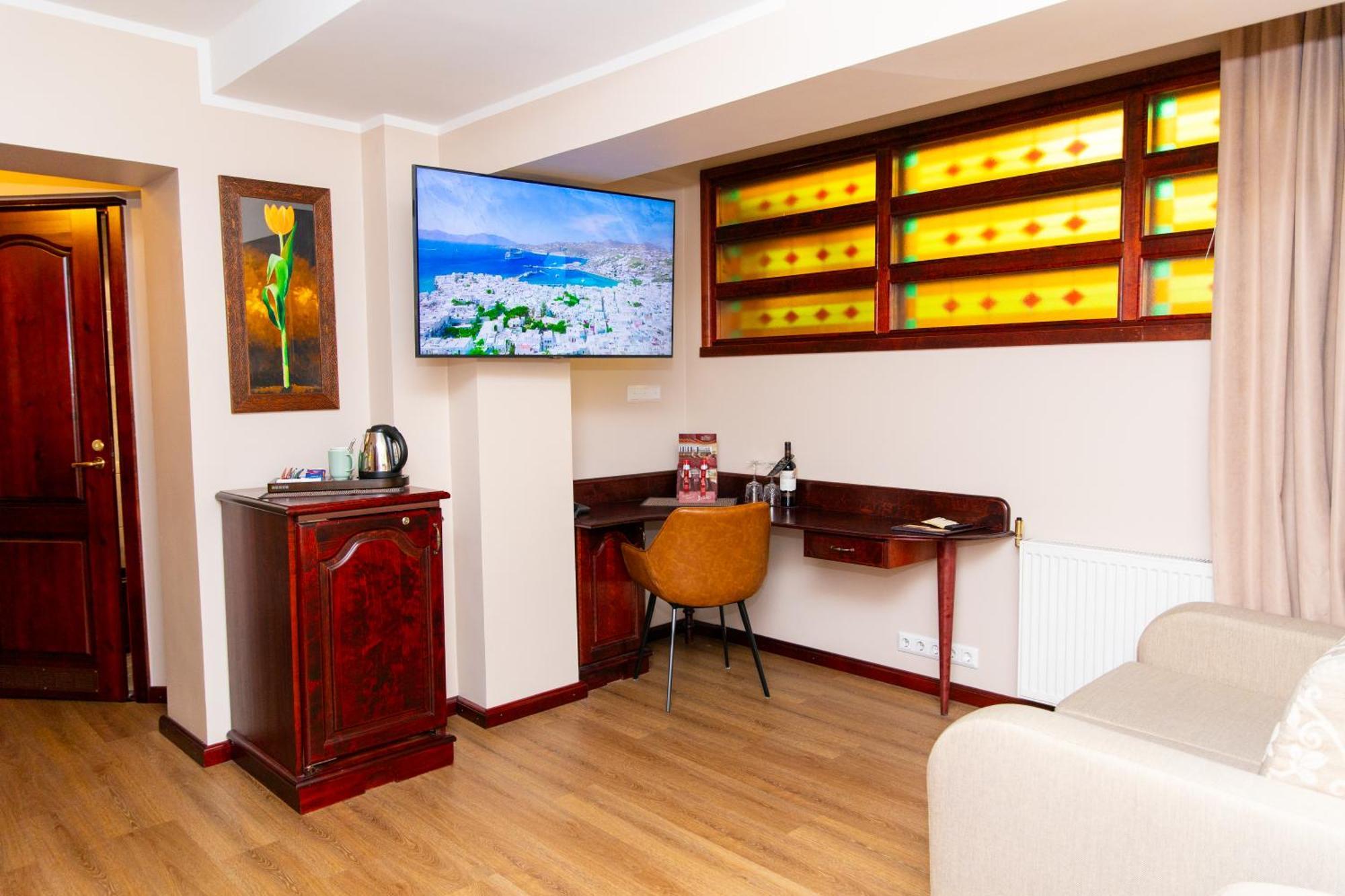 פארנו Hotel Legend מראה חיצוני תמונה