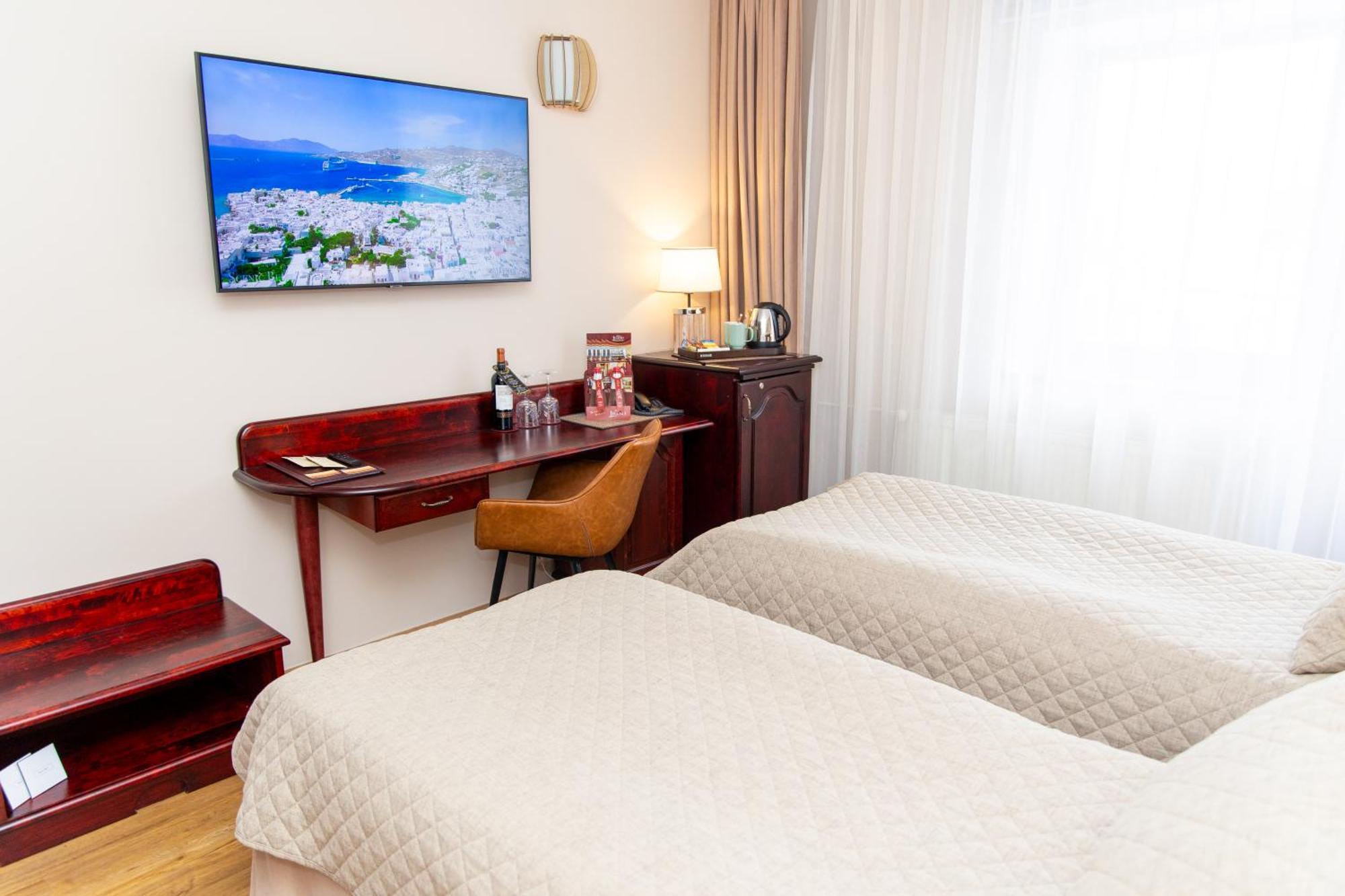 פארנו Hotel Legend מראה חיצוני תמונה