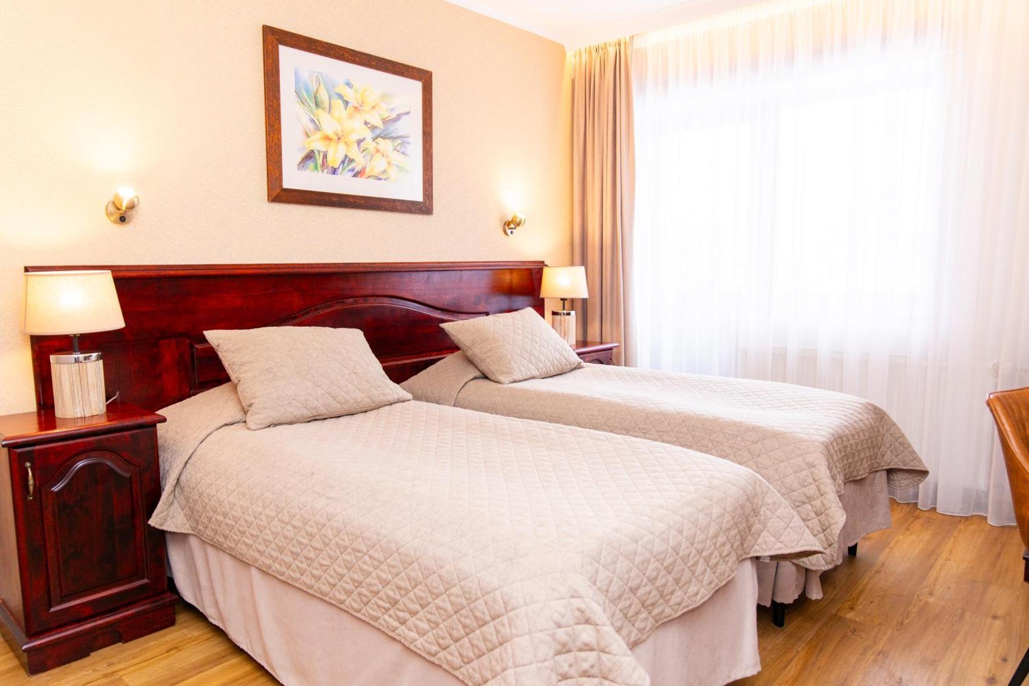 פארנו Hotel Legend מראה חיצוני תמונה