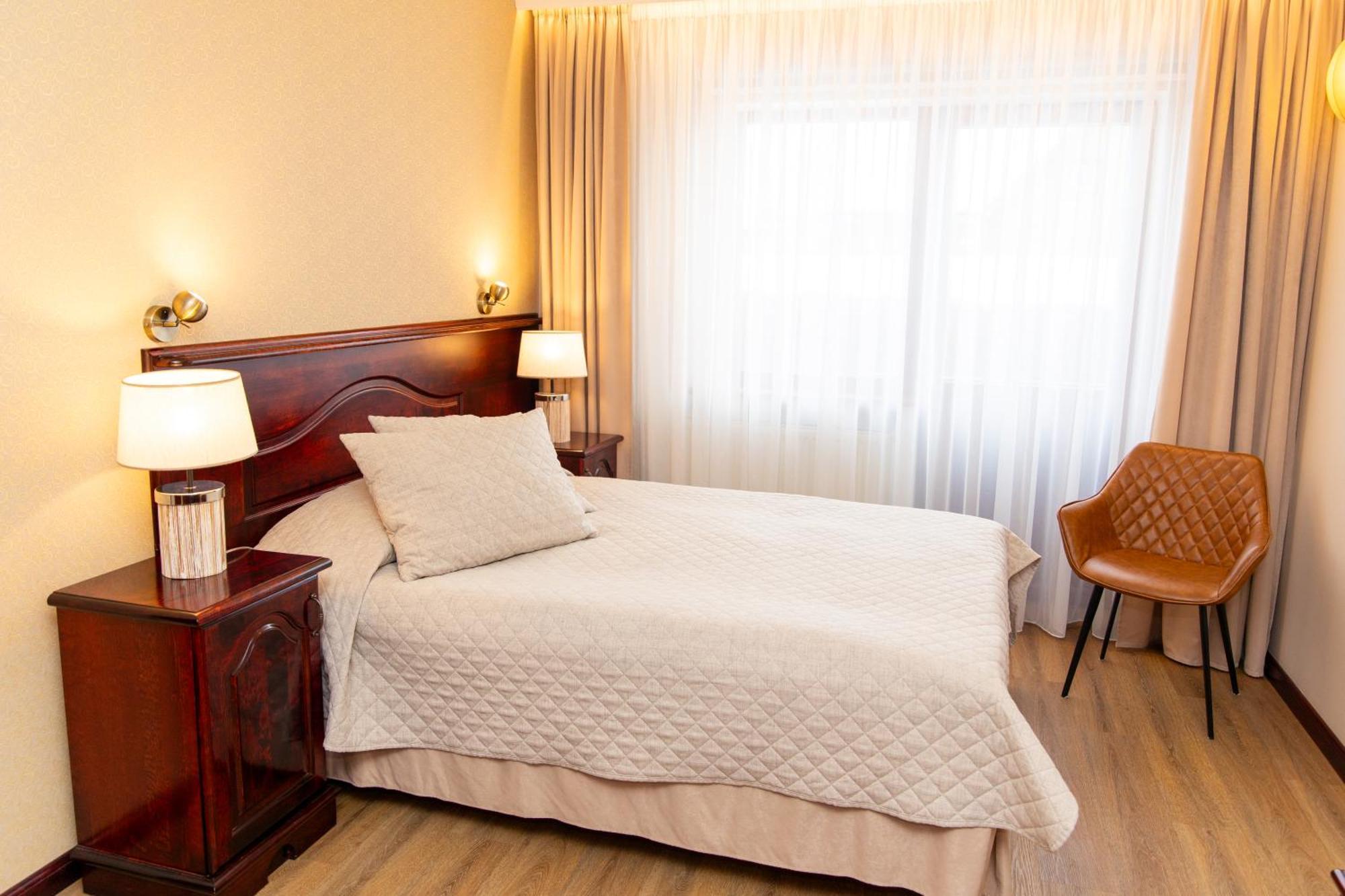 פארנו Hotel Legend מראה חיצוני תמונה